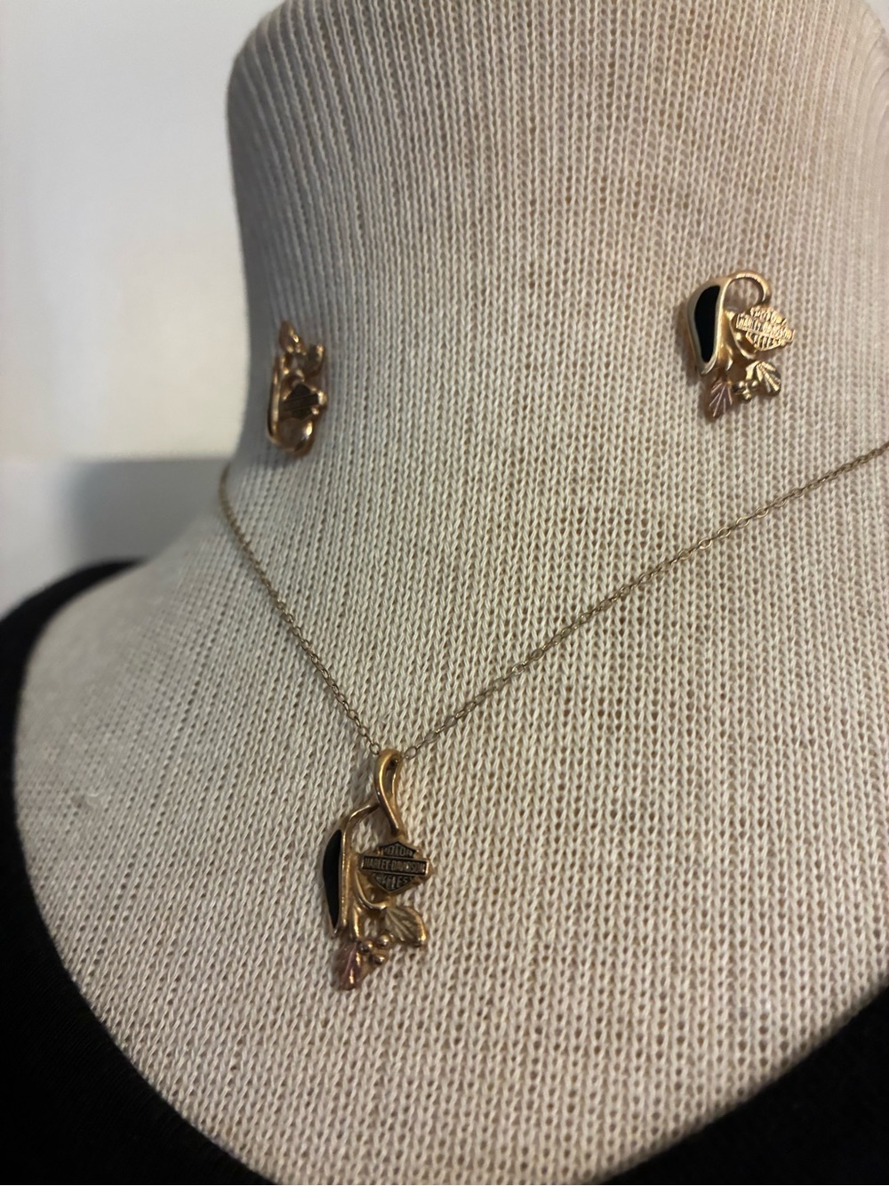 Harley-Davidson Gold and Black Floral Pendant Necklace with Matching Earrings - Picture 2 of 6
